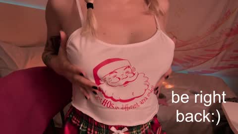 Snapshot of h2h0e chatting on January 26, 7:09 pm Lana online show from January 26, 7:09 pm