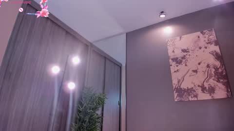 laura online show from December 4, 12:02 am