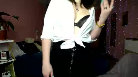 Ann online show from November 17, 3:57 pm