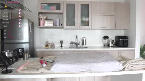 insta Laupalacio777Next stream 01th December online show from February 27, 2:32 pm