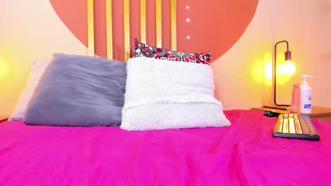 HANAH  online show from February 25, 1:43 pm