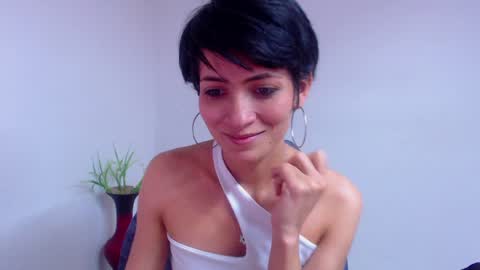 Snapshot of hanna_chloe chatting on December 28, 7:22 pm Sara online show from December 28, 7:22 pm