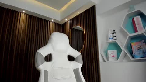 Hanna Dust online show from January 27, 3:37 am