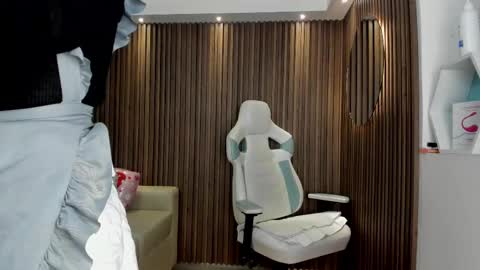 Hanna Dust online show from February 25, 3:31 am