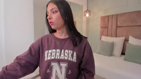 Hannah Milton online show from November 6, 10:15 pm