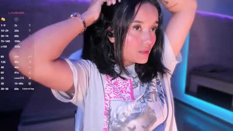 hannahmonttgomery  Help me reach 100 Hands up online show from February 24, 4:27 pm