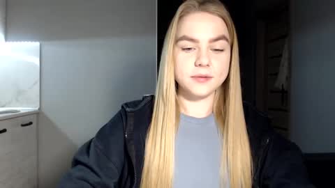 happy_fox_ online show from March 11, 9:48 pm