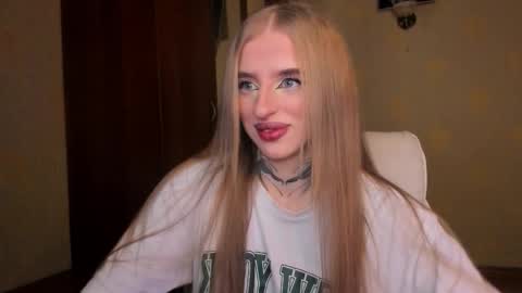 Julia online show from December 15, 5:34 am