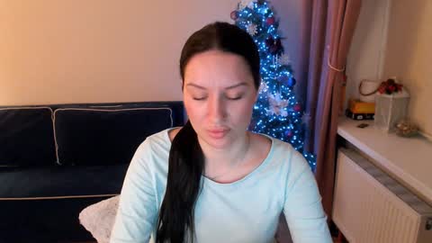 Snapshot of heaven_chloe chatting on February 5, 7:20 pm Heaven girl online show from February 5, 7:20 pm