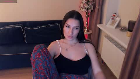 Snapshot of heaven_chloe chatting on October 8, 7:51 pm Heaven girl online show from October 8, 7:51 pm