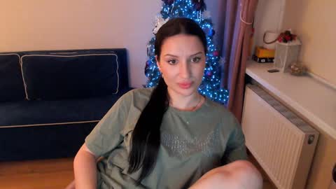 Snapshot of heaven_chloe chatting on February 6, 10:00 pm Heaven girl online show from February 6, 10:00 pm