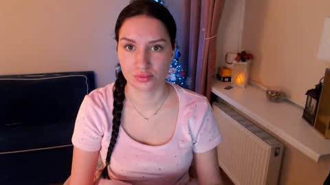 Snapshot of heaven_chloe chatting on January 22, 2:24 pm Heaven girl online show from January 22, 2:24 pm