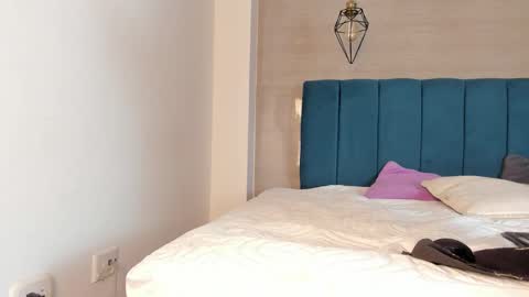 heidi_feuer online show from October 18, 12:30 pm