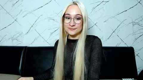 HeidiB0w online show from November 3, 9:02 am