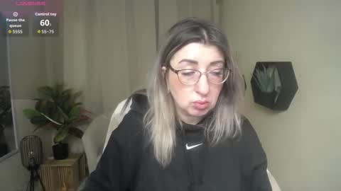 helenenigma online show from February 3, 2:53 am