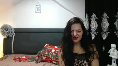 helenlove32 online show from December 28, 7:22 am