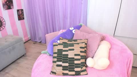 Laura online show from September 28, 3:35 am