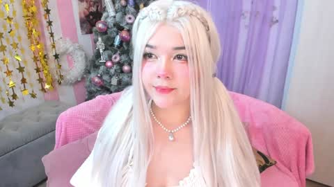 Laura online show from December 13, 1:04 am