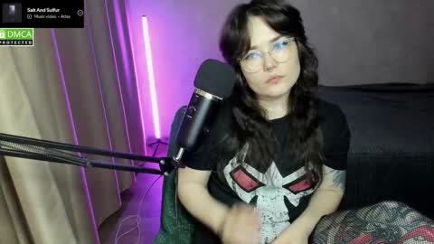 Red online show from November 6, 7:31 pm