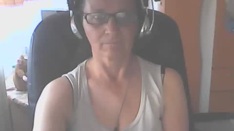 hellenmarie online show from September 20, 9:51 am