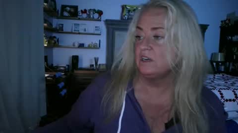 Hunnys Hive online show from March 11, 11:26 pm