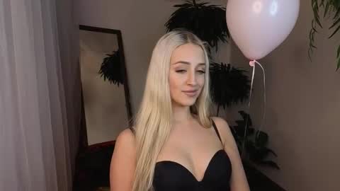 Elise online show from February 17, 2:11 am