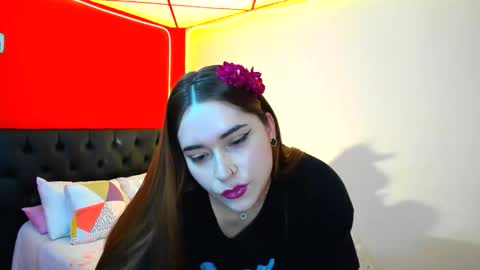 Snapshot of hermione_blonde chatting on October 21, 8:24 pm hermione_blonde online show from October 21, 8:24 pm