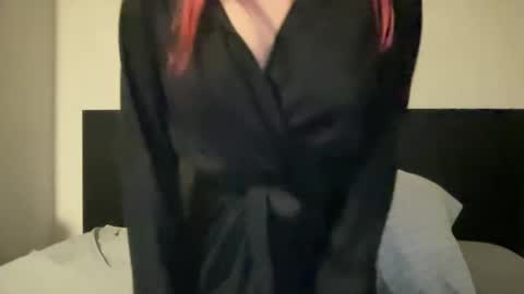 Snapshot of heybluebabe chatting on February 11, 3:18 am Blue  online show from February 11, 3:18 am