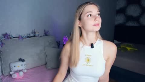 Elizabeth online show from September 13, 3:42 pm