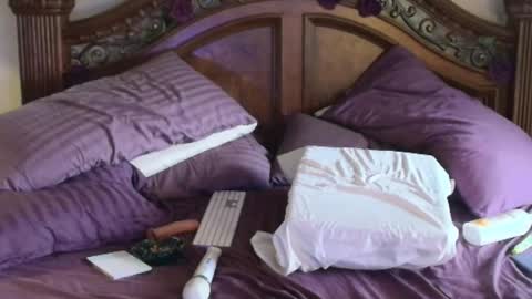 Snapshot of hidden_gold_milf chatting on October 24, 6:59 pm hidden_gold_milf online show from October 24, 6:59 pm