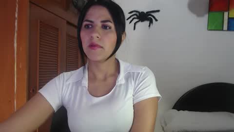 hilaril18 online show from October 20, 11:52 pm