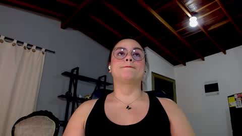 Snapshot of hillary_12 chatting on September 22, 11:36 pm Miranda online show from September 22, 11:36 pm