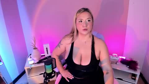 Hollie online show from January 19, 12:12 pm