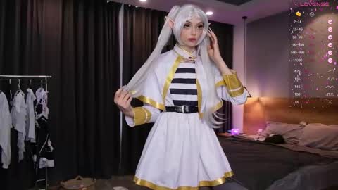 Holli online show from December 14, 7:47 am