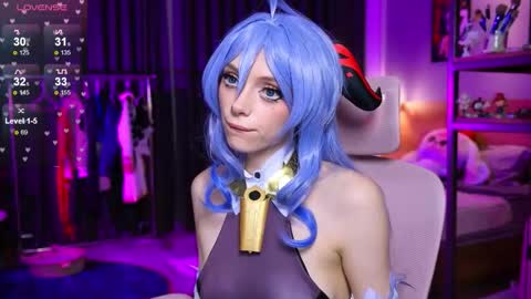 Holli online show from February 4, 11:24 am