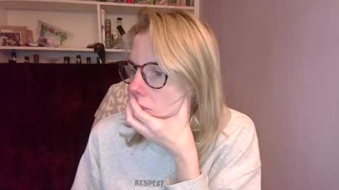 holly_bourbon online show from November 21, 2:35 am