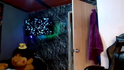 holly_thomsonx69 online show from February 23, 6:07 pm