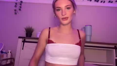 Hollyluvvz online show from December 23, 6:06 am