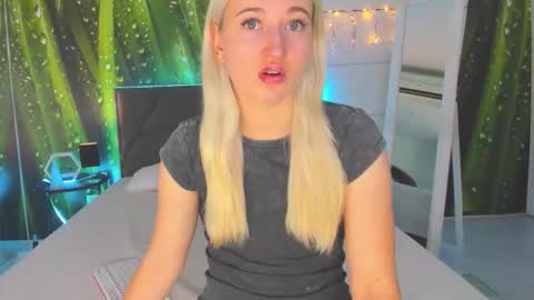 HollyTaillor online show from September 17, 5:27 am