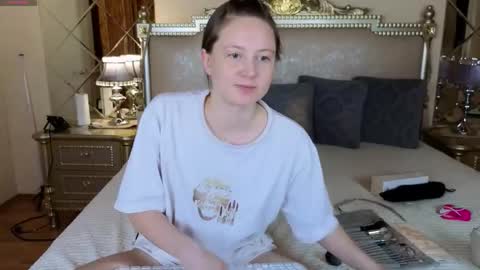 holybabydoll online show from November 29, 12:09 pm