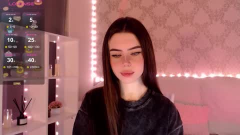 Mia online show from October 17, 3:32 am