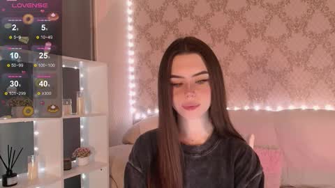 Mia online show from November 18, 4:02 am