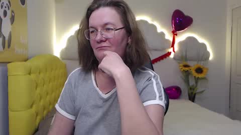 holymilfa online show from February 22, 6:04 pm