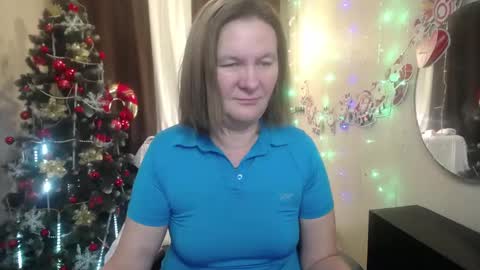 holymilfa online show from December 18, 5:42 pm