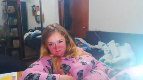 HoneydewMolly online show from October 21, 4:11 pm