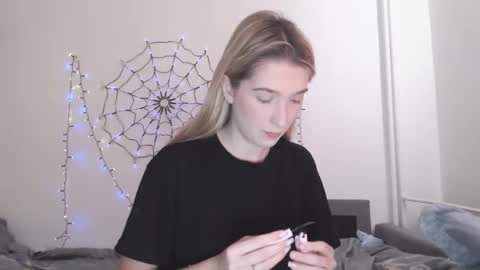 honeyveil online show from November 24, 11:12 am