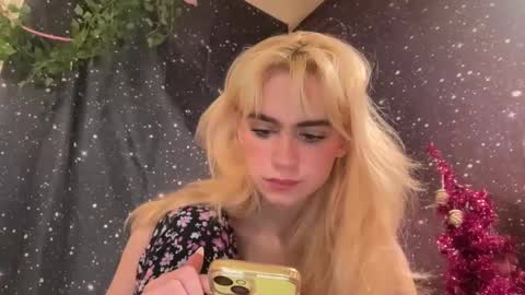 Emi Rose online show from December 17, 6:13 am