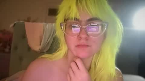 Emi Rose online show from December 21, 8:29 am