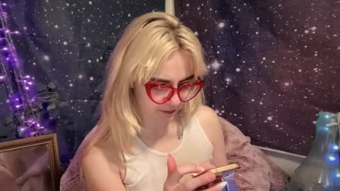 Emi Rose online show from February 22, 7:01 am