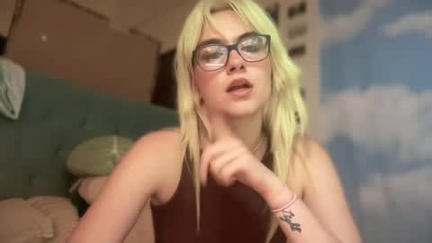 Emi Rose online show from October 1, 6:07 am